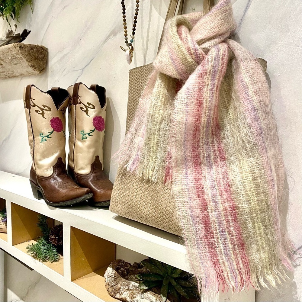 Made in BRITAIN Mohair/wool vintage scarf w prairie/country/cottage rainbow vibe - Picture 3 of 12